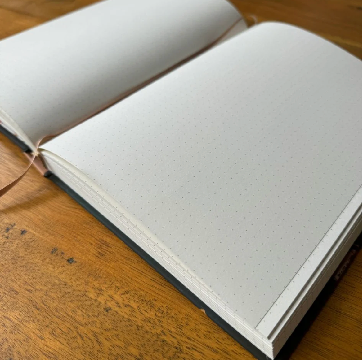 Cosy journal – Notizbuch mit Punktraster von Esther Bennink
