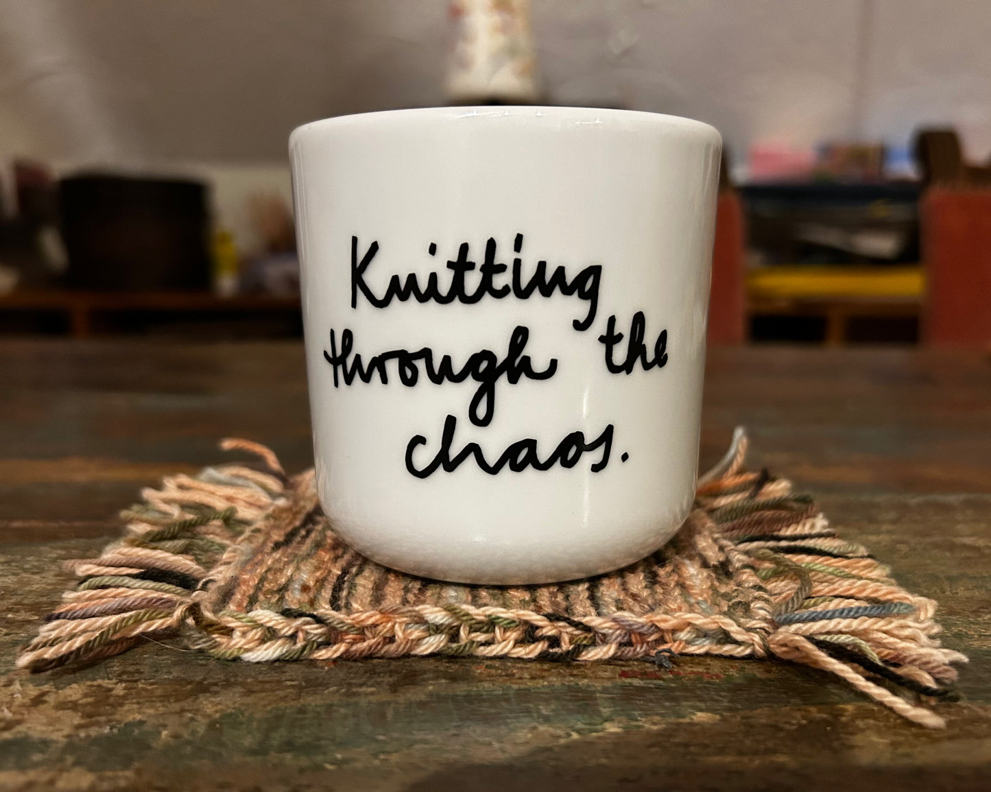 Porzellanbecher “Knitting through the chaos” - MINUK