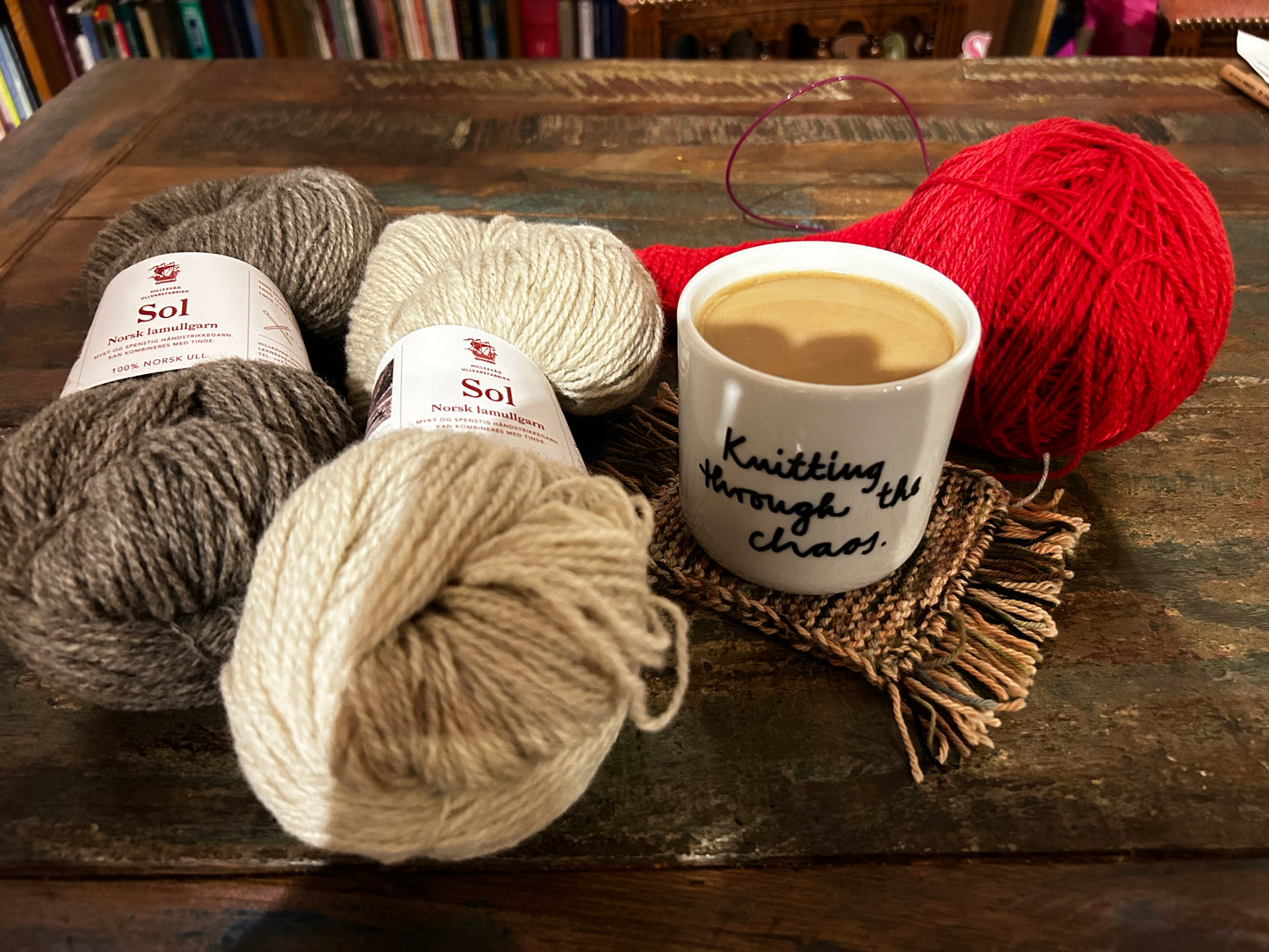 Porzellanbecher “Knitting through the chaos” - MINUK