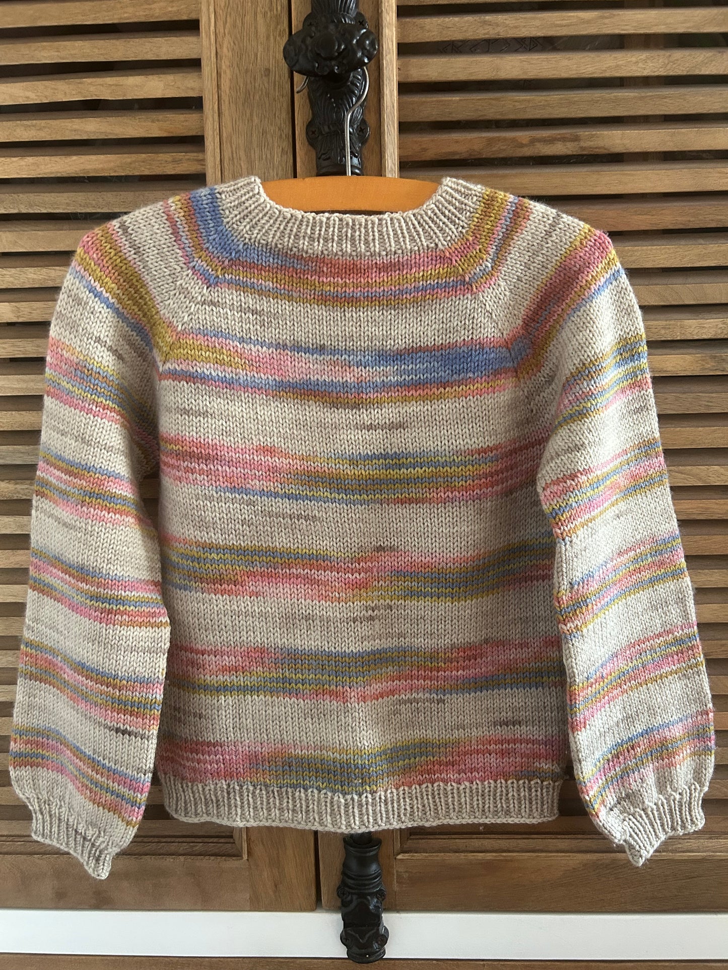 Gestreifter Kinderpullover aus reiner Wolle - 4-6 Jahre