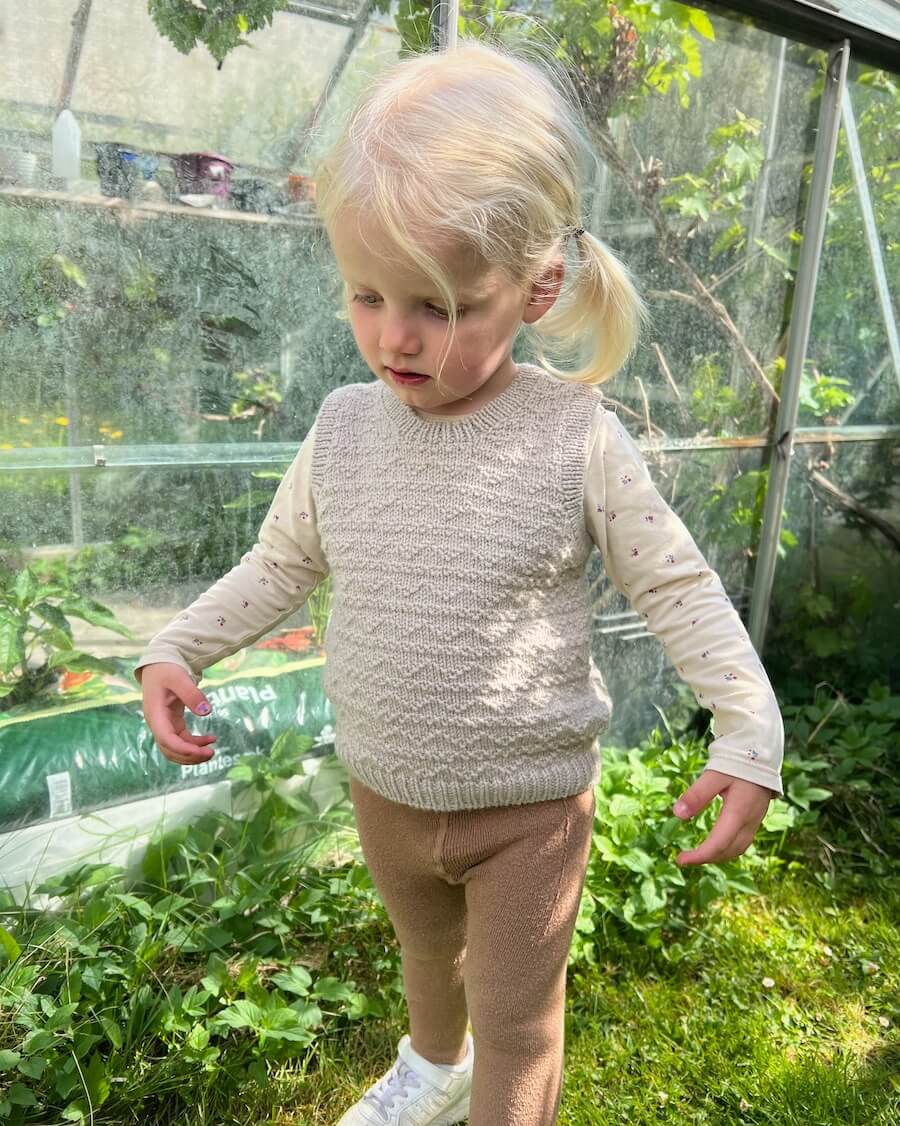 Sille Slipover Mini - Strickanleitung von PetiteKnit