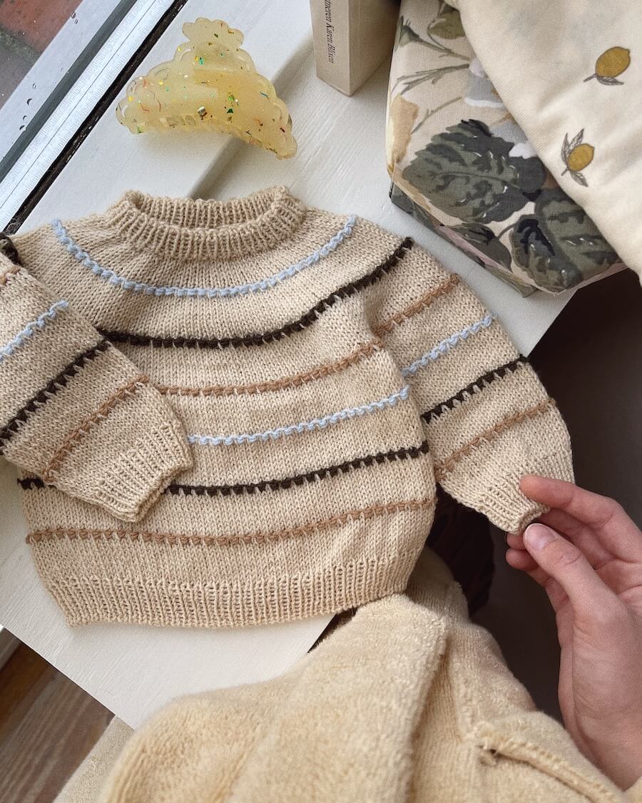 Festival Sweater Baby - Strickanleitung von PetiteKnit