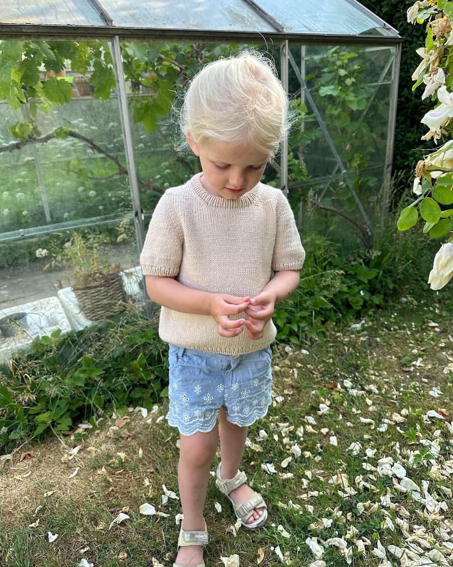 Poppy Tee Junior - Strickanleitung von PetiteKnit