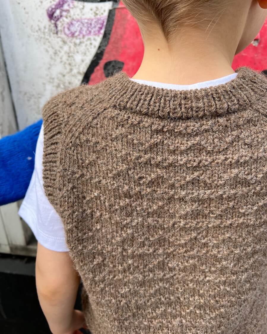 Sille Slipover Mini - Strickanleitung von PetiteKnit