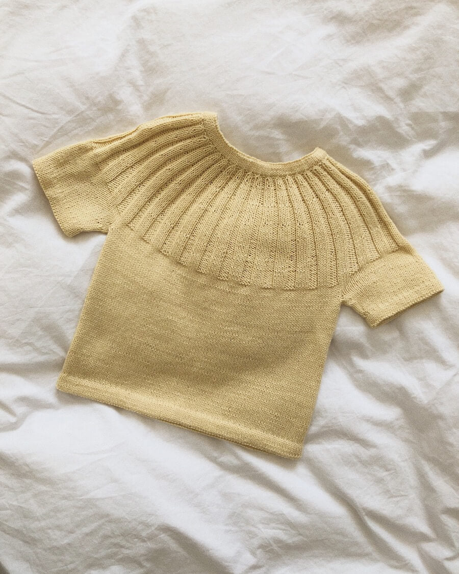 Sunday Tee Junior - Strickanleitung von PetiteKnit