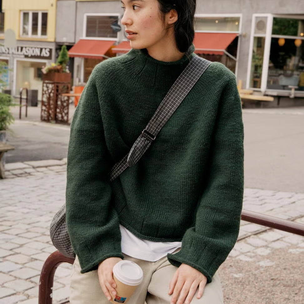Strickpaket Heia Rundgenser (dunkelgrün) - Rauma Garn