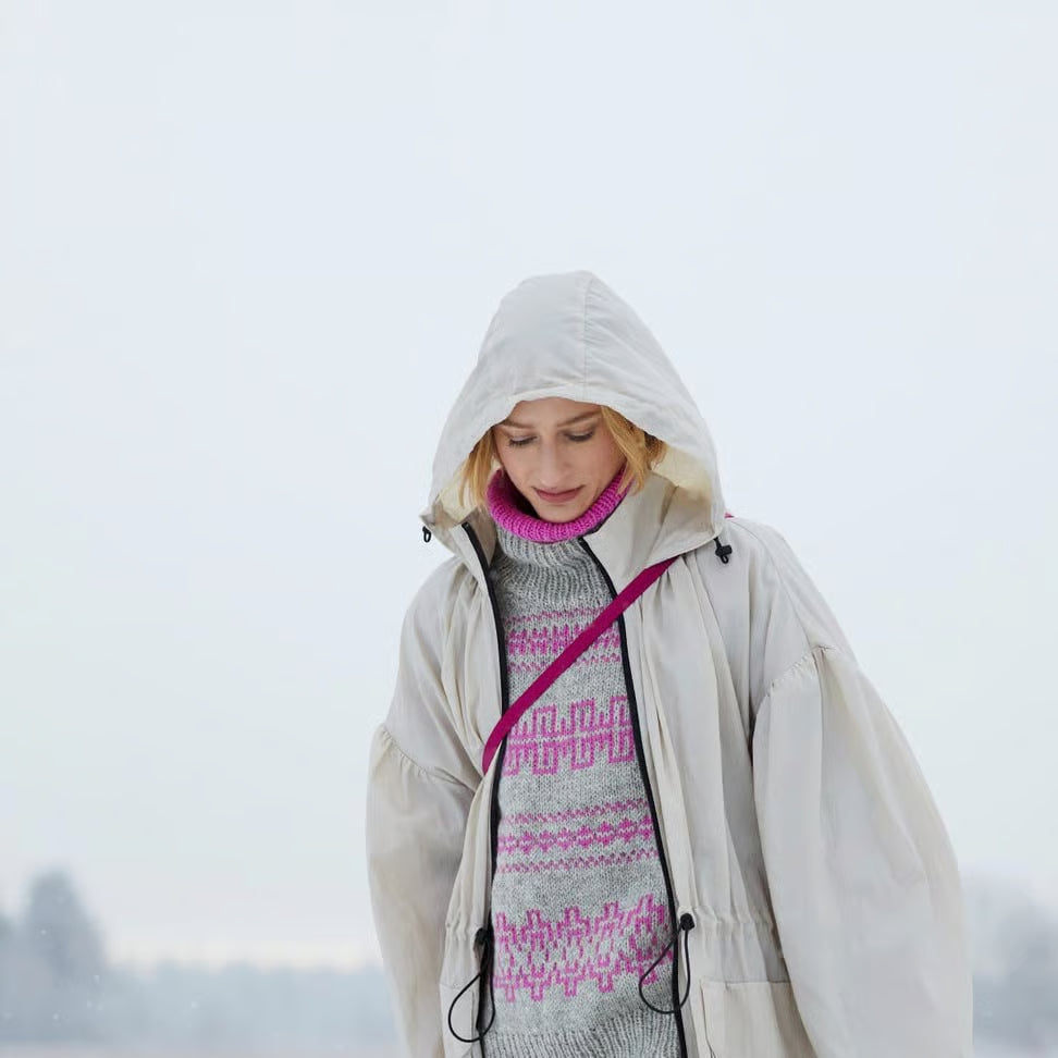 Strickpaket Fjære Genser (hellgrau/rosa)- Rauma Garn