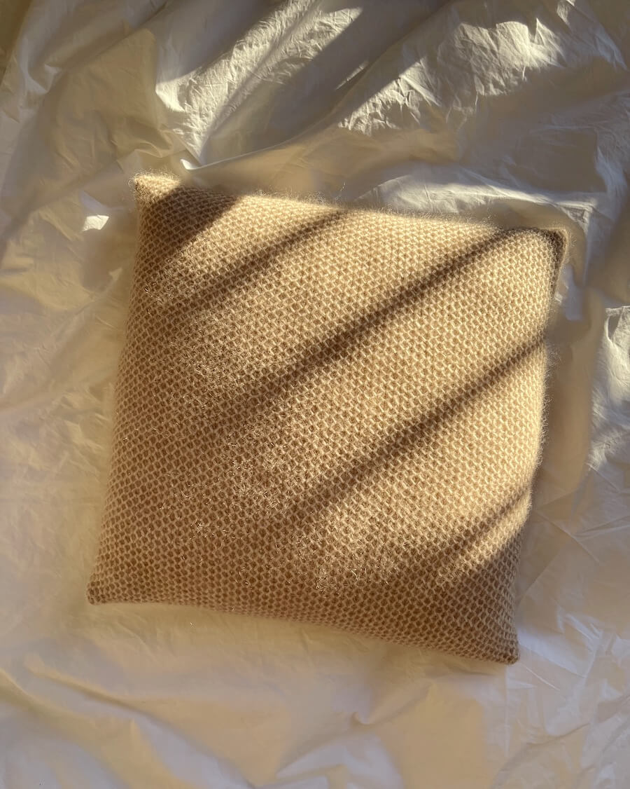 Kissen Honey Pillow  - Strickanleitung von PetiteKnit