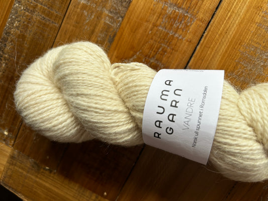 Vandre (weiß ungefärbt im Strang) - Rauma Garn