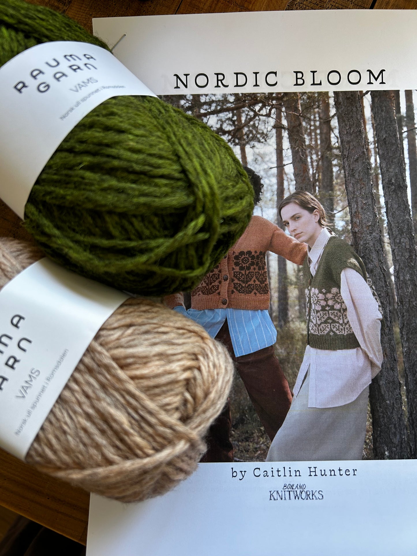 Strickpaket Nordic Bloom Weste (Caitlin Hunter)
