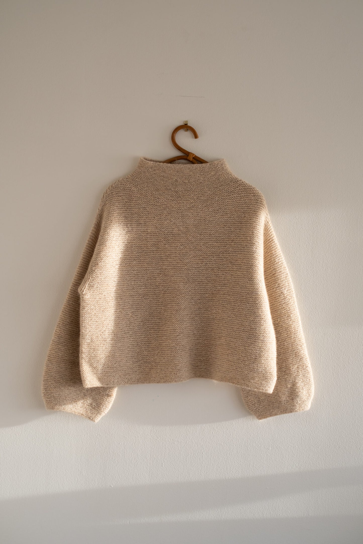 Sweater Minimalisme no. 3 (Englisch) - Strickanleitung von Augustins/Hillesvåg