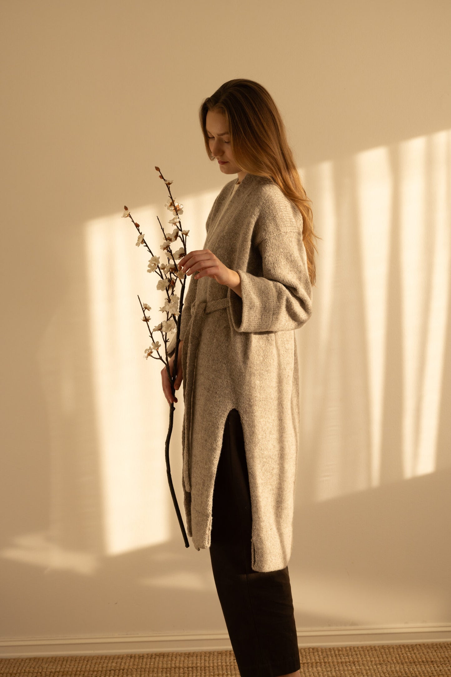 Cardigan Minimalisme no. 1 (Englisch) - Strickanleitung von Augustins/Hillesvåg