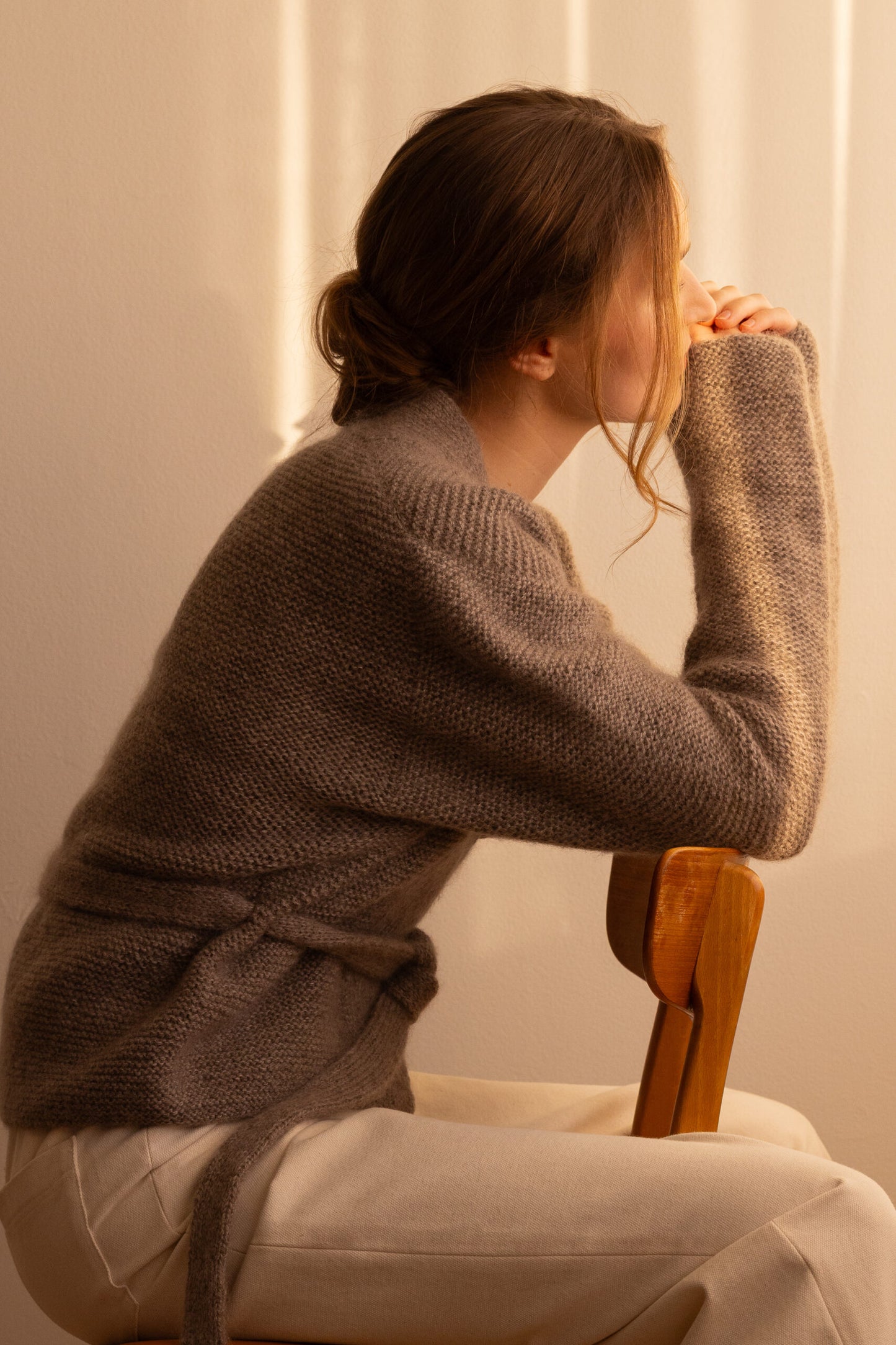 Cardigan Minimalisme no. 5 (Englisch) - Strickanleitung von Augustins/Hillesvåg
