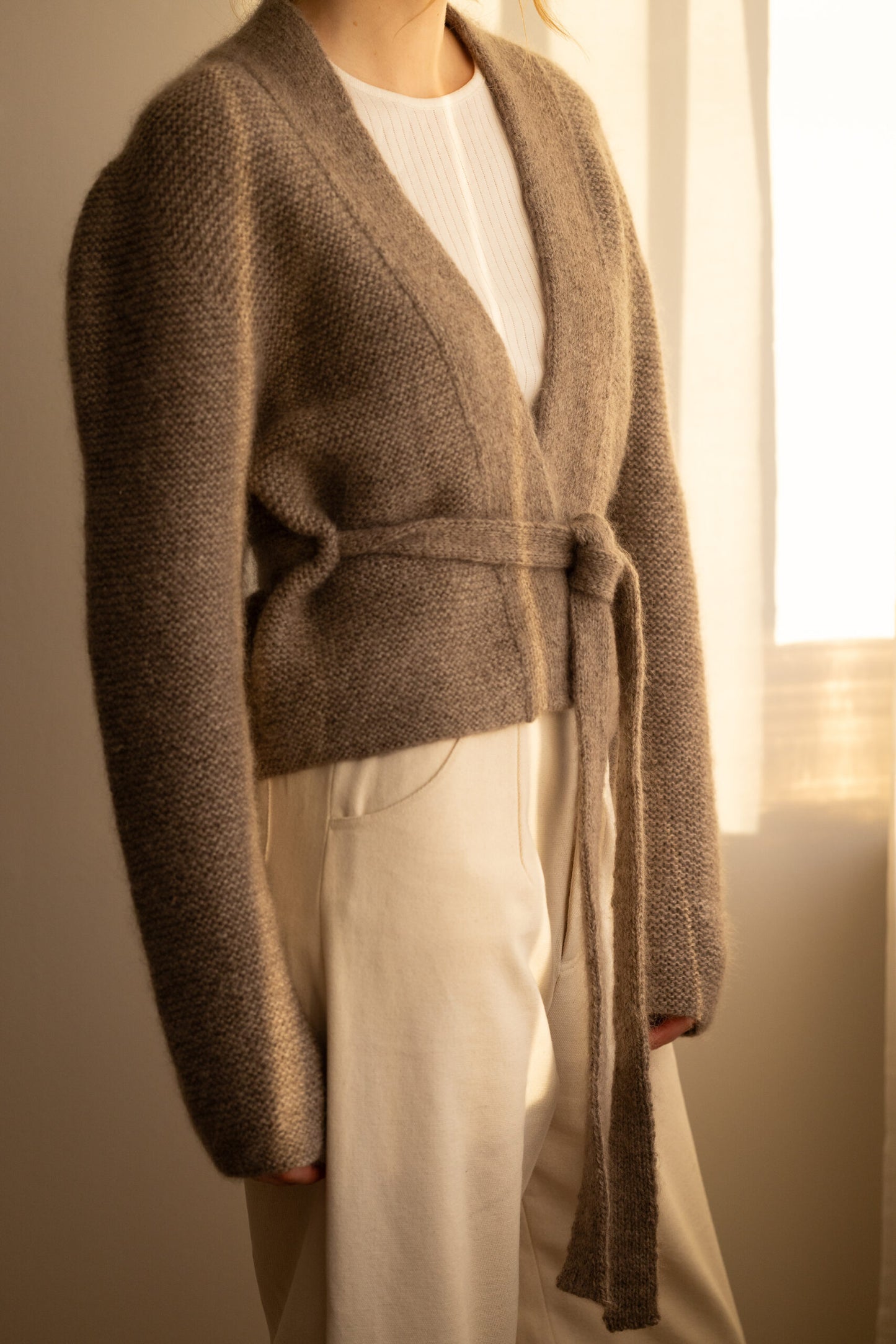 Cardigan Minimalisme no. 5 (Englisch) - Strickanleitung von Augustins/Hillesvåg