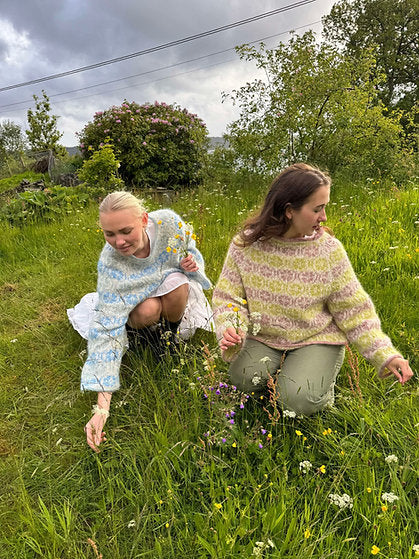 Strickpaket Light Lilly Sweater (Natur/Grün/Rosa) - Sjøllaget