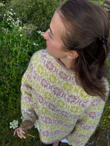 Strickpaket Light Lilly Sweater (Natur/Grün/Rosa) - Sjøllaget
