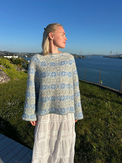 Strickpaket Light Lilly Sweater (Natur/Blau/Grün) - Sjøllaget