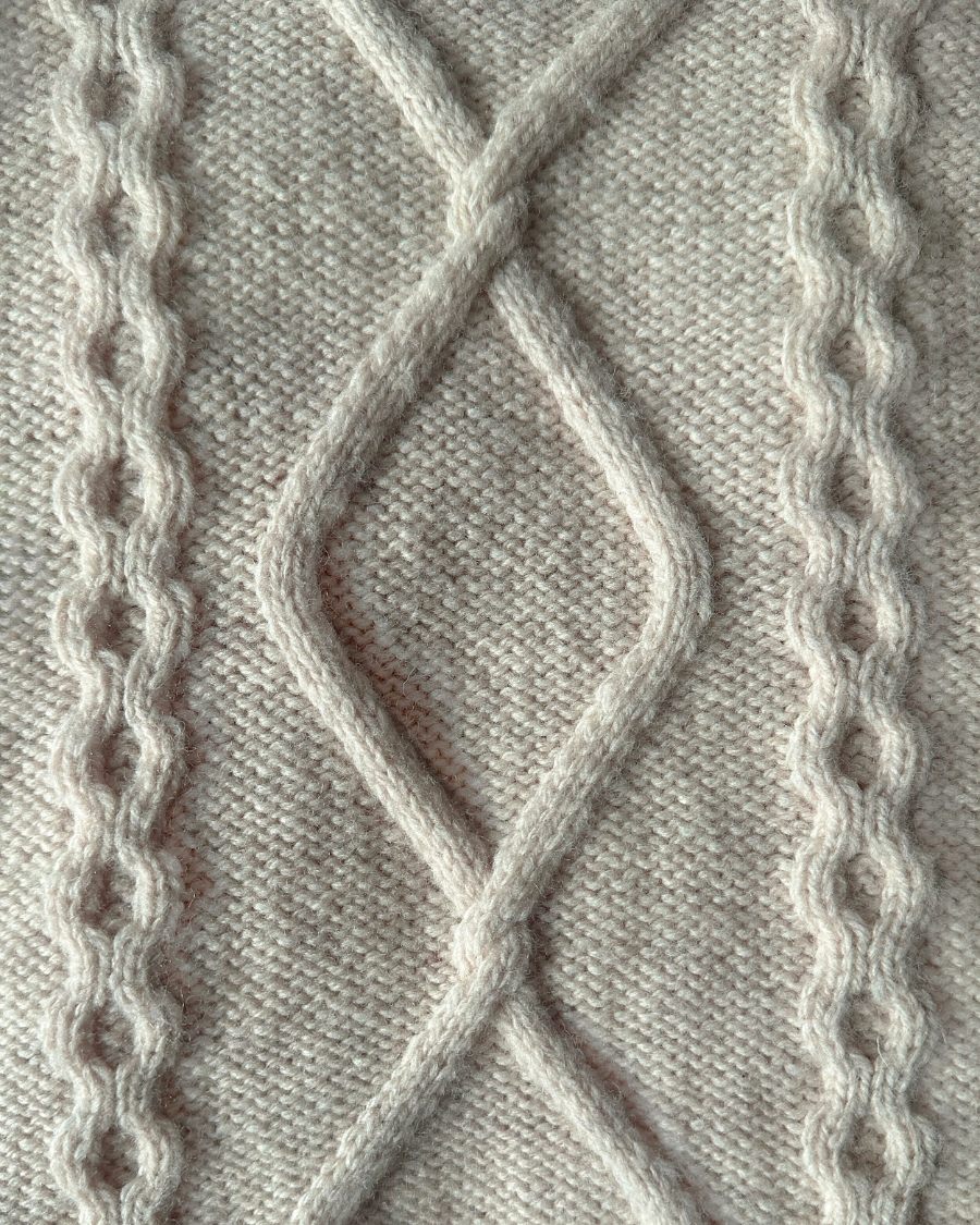 Saga Sweater - Strickanleitung von PetiteKnit